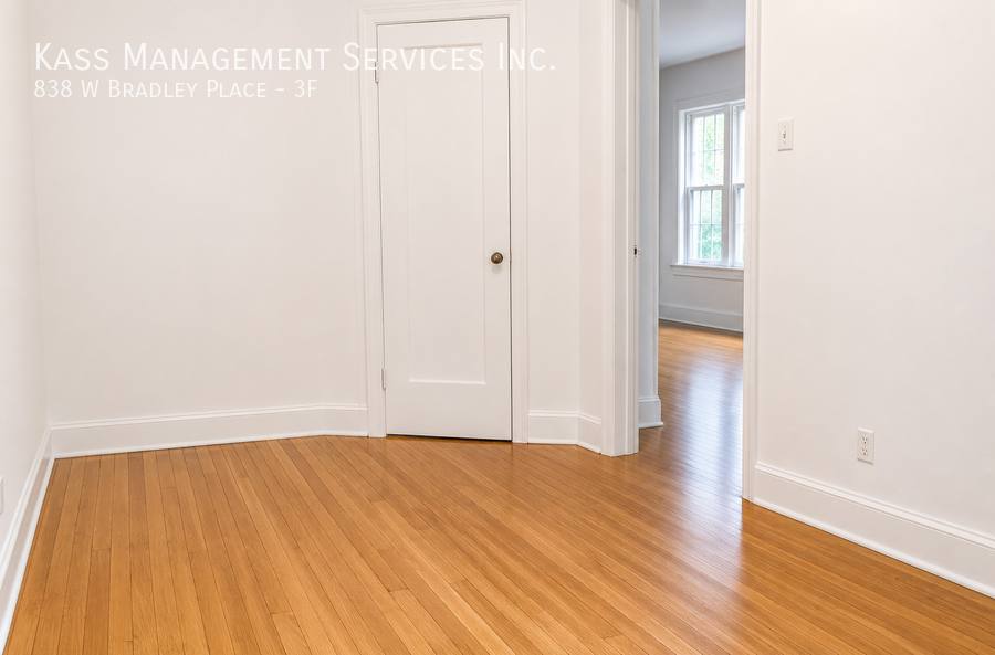 Apartment for rent at 838 W Bradley Place #3F, Chicago, IL 60613