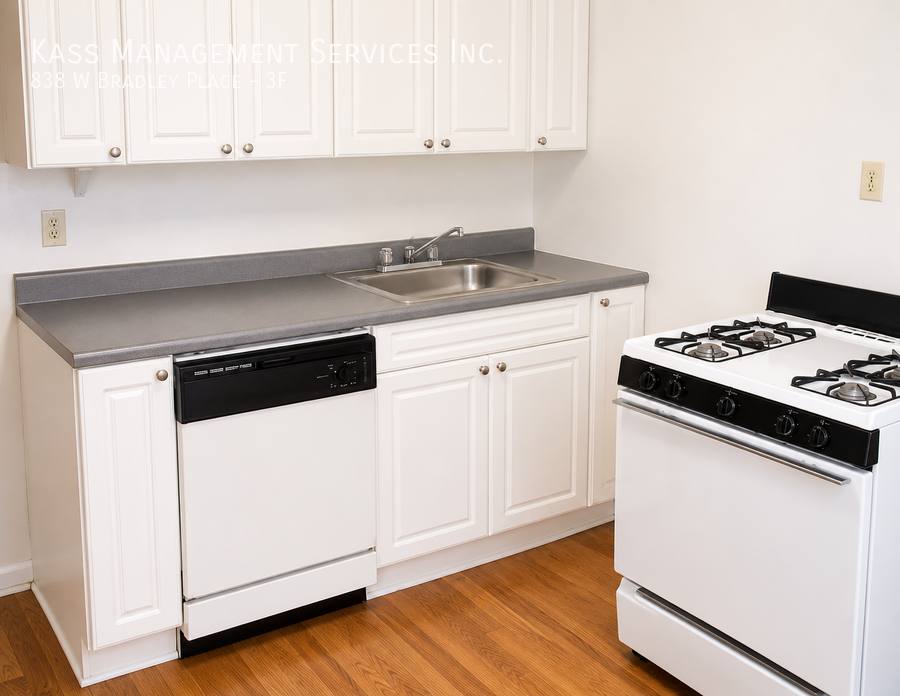 Apartment for rent at 838 W Bradley Place #3F, Chicago, IL 60613