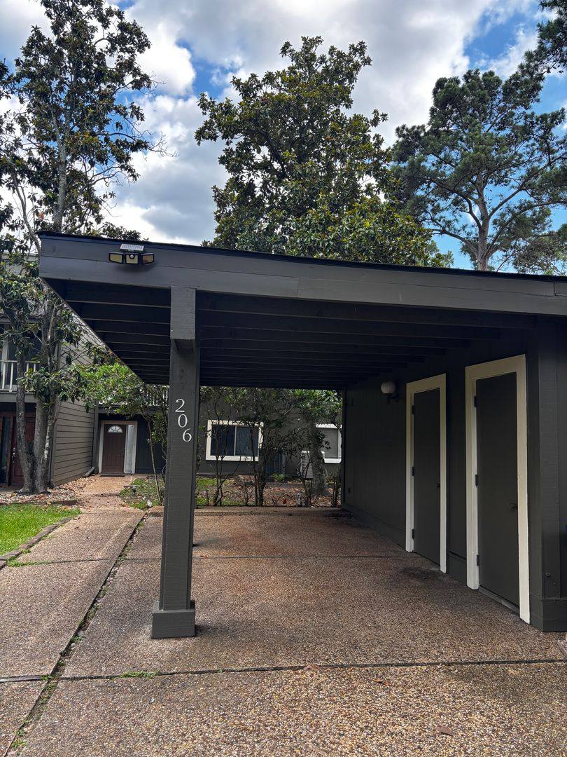 Townhouse for rent at 206 Waters Edge, Huntsville, TX 77340
