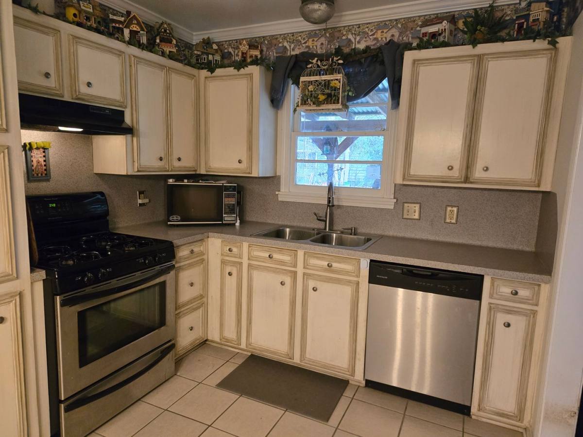 House for rent at 243 Justin Ave, Shreveport, LA 71105