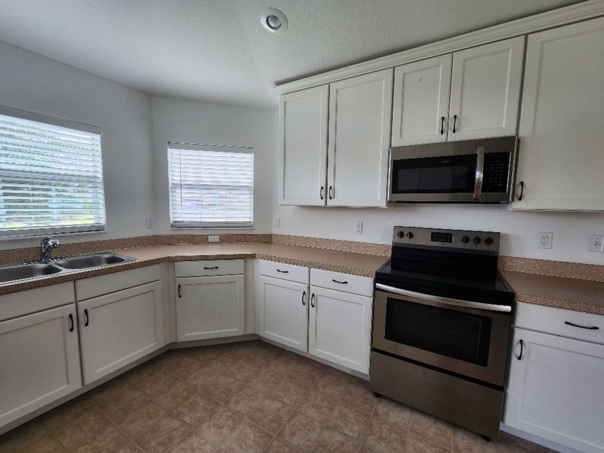 House for rent at 737 Buccaneer Blvd, Winter Haven, FL 33880
