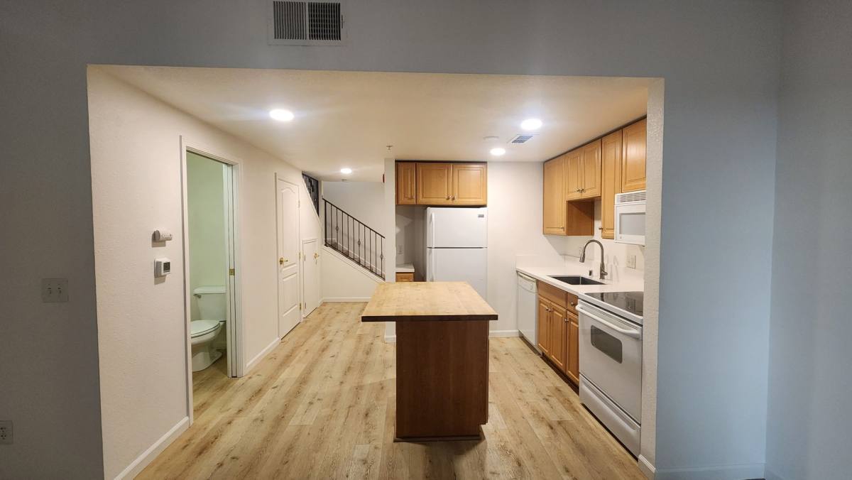 Apartment for rent at 1033 S St, Sacramento, CA 95811