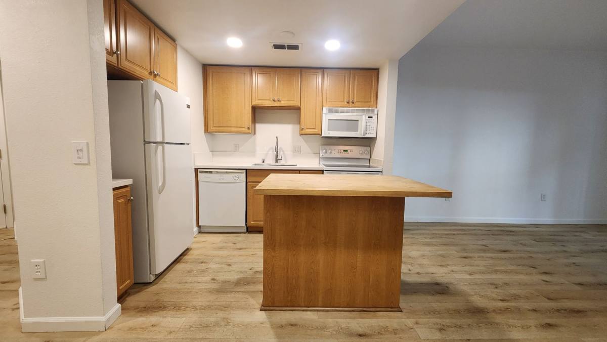 Apartment for rent at 1033 S St, Sacramento, CA 95811