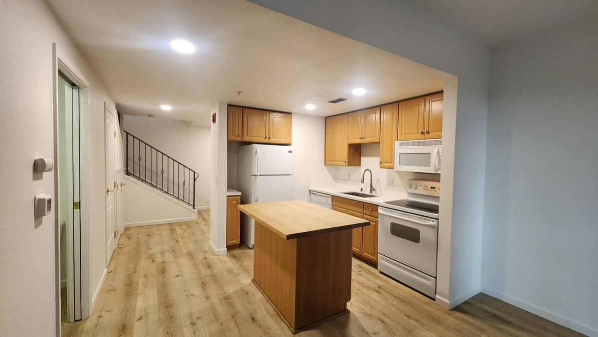Apartment for rent at 1033 S St, Sacramento, CA 95811