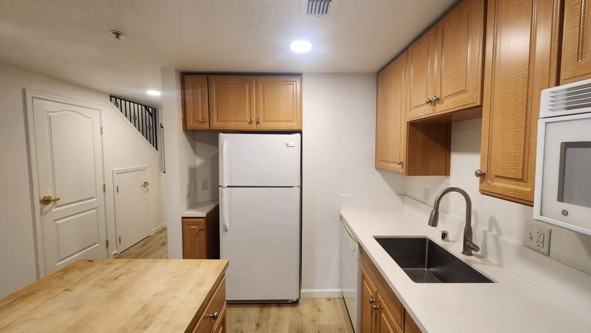 Apartment for rent at 1033 S St, Sacramento, CA 95811