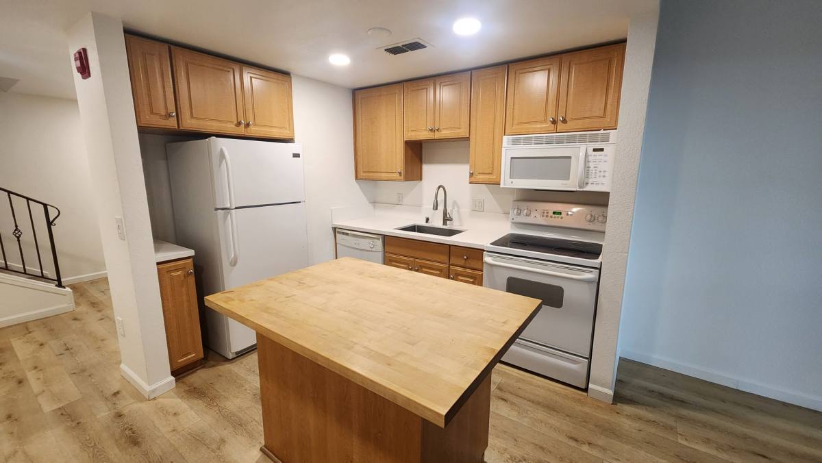 Apartment for rent at 1033 S St, Sacramento, CA 95811