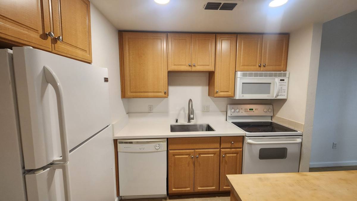 Apartment for rent at 1033 S St, Sacramento, CA 95811