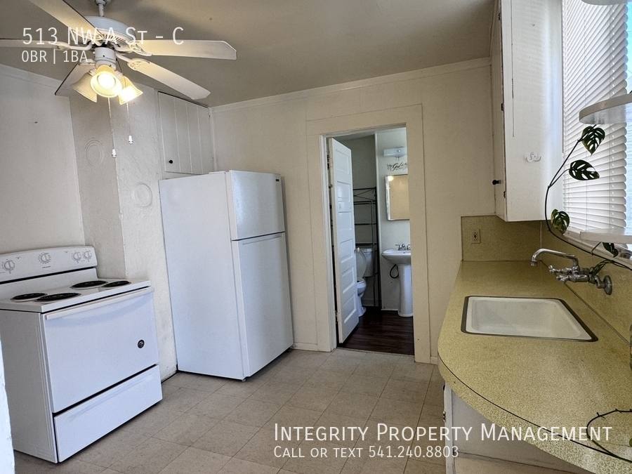 Apartment for rent at 513 NW A St #C, Grants Pass, OR 97526