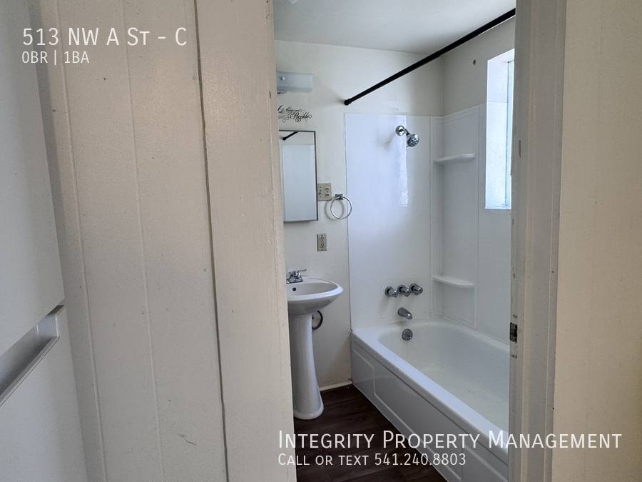 Apartment for rent at 513 NW A St #C, Grants Pass, OR 97526