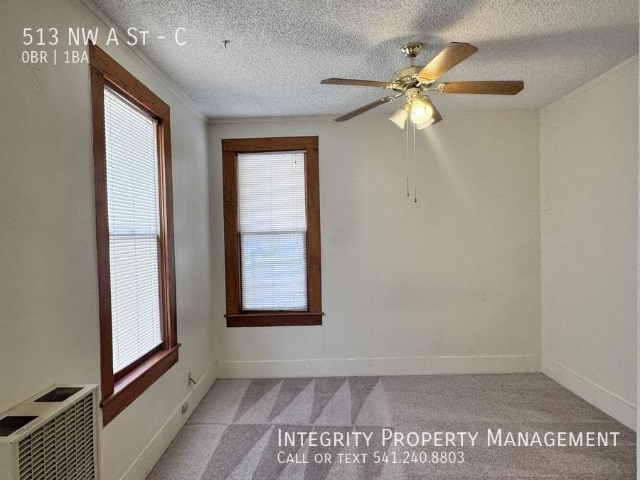 Apartment for rent at 513 NW A St #C, Grants Pass, OR 97526