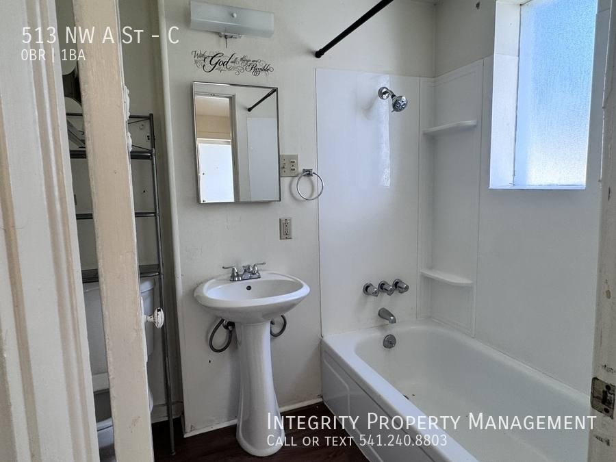 Apartment for rent at 513 NW A St #C, Grants Pass, OR 97526