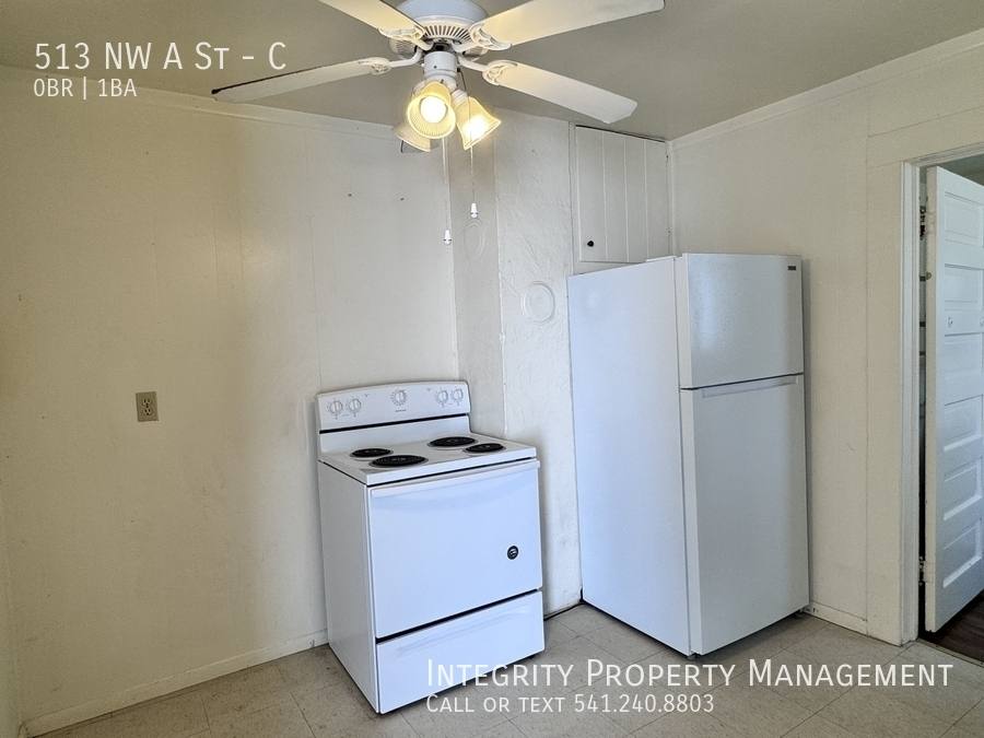 Apartment for rent at 513 NW A St #C, Grants Pass, OR 97526