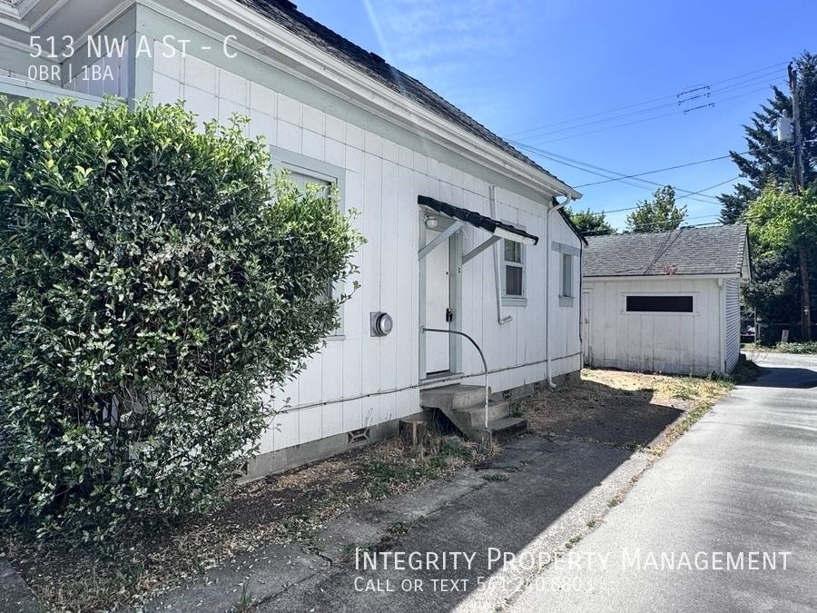 Apartment for rent at 513 NW A St #C, Grants Pass, OR 97526