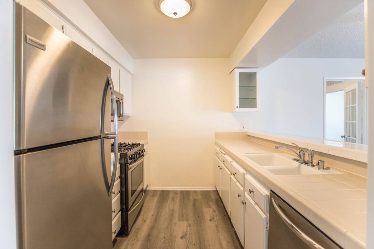 Apartment for rent at 35 24th Ave #4, Venice, CA 90291