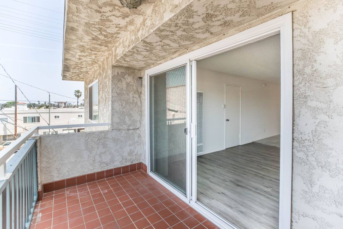 Apartment for rent at 35 24th Ave #4, Venice, CA 90291