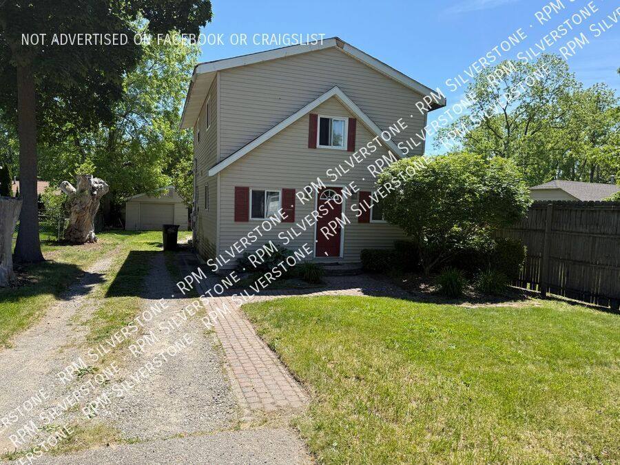 House for rent at 3113 Emmons Ave, Rochester, MI 48307