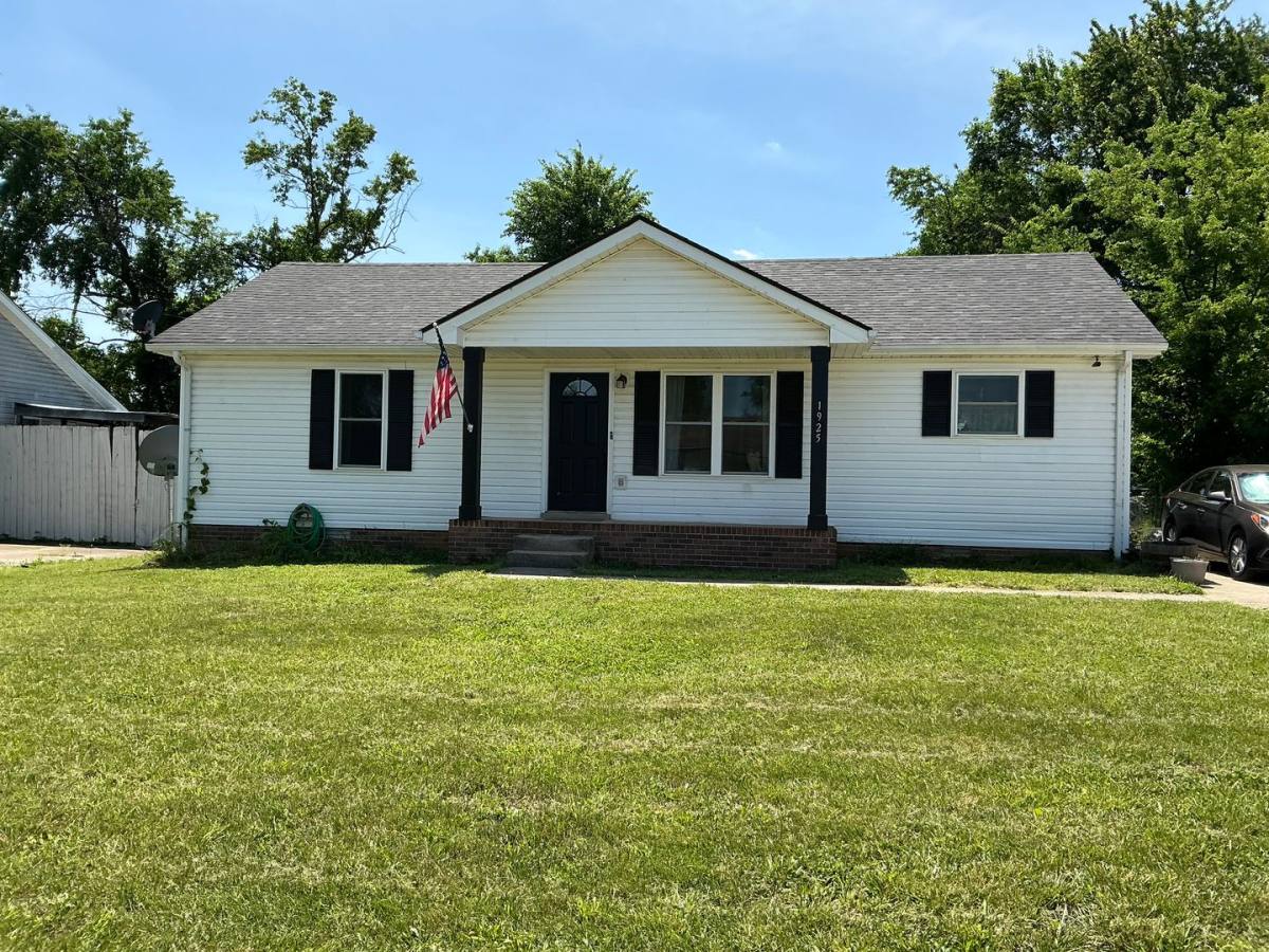 House for rent at 1925 Timberline Circle, Oak Grove, KY 42262