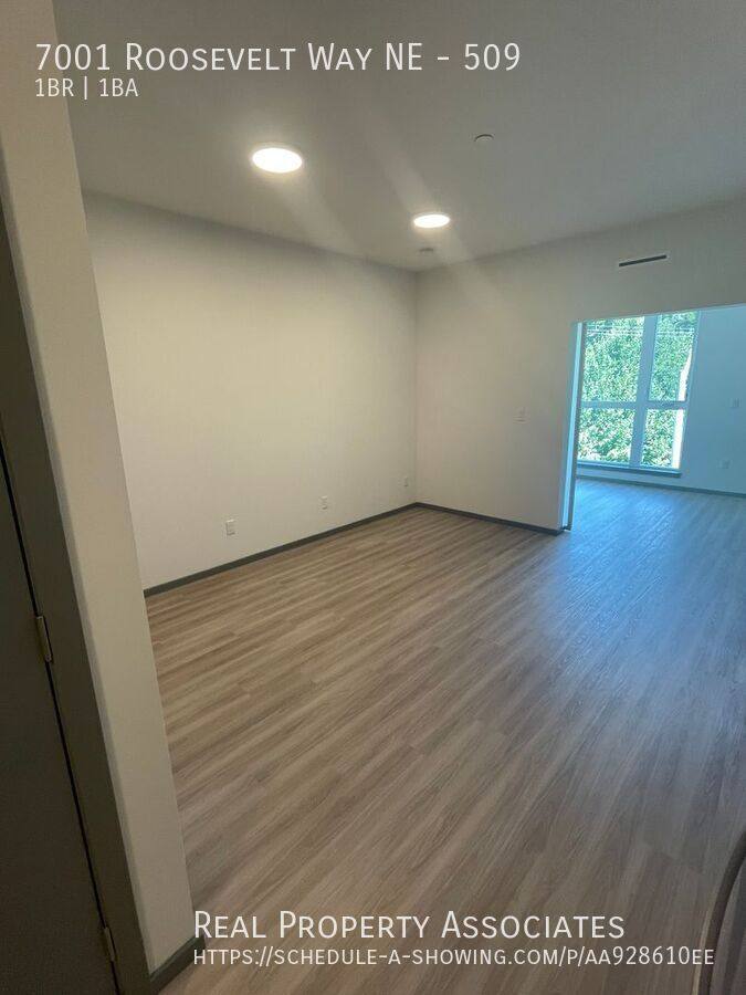 Apartment for rent at 7001 Roosevelt Way NE #509, Seattle, WA 98115