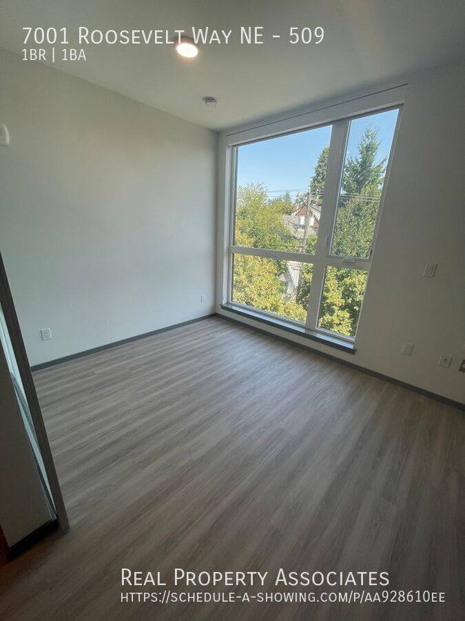 Apartment for rent at 7001 Roosevelt Way NE #509, Seattle, WA 98115