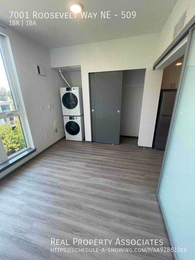Apartment for rent at 7001 Roosevelt Way NE #509, Seattle, WA 98115