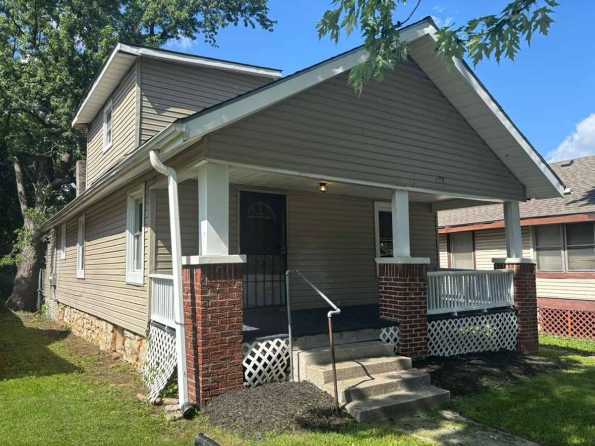 House for rent at 1850 E 68th Terrace, Kansas City, MO 64132