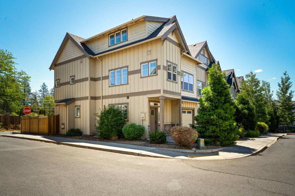 Townhouse for rent at 1064 SE Leonel Lane, Bend, OR 97702