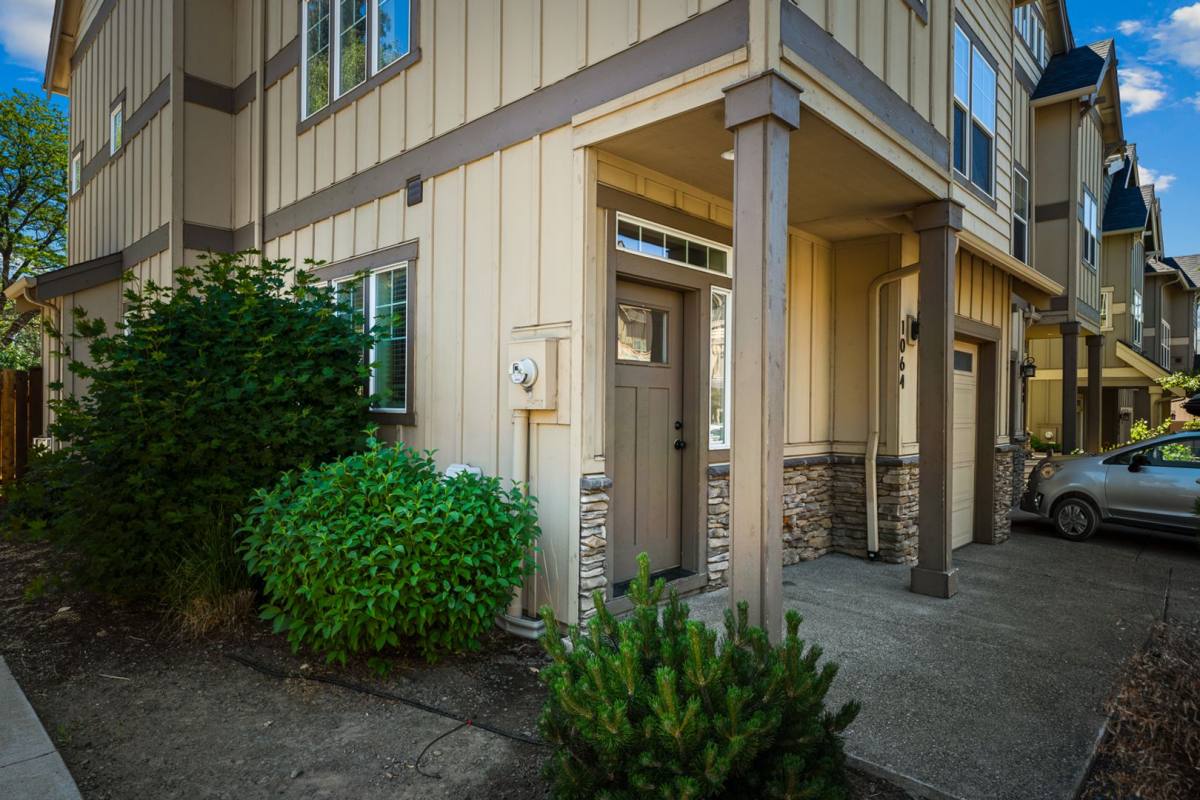 Townhouse for rent at 1064 SE Leonel Lane, Bend, OR 97702