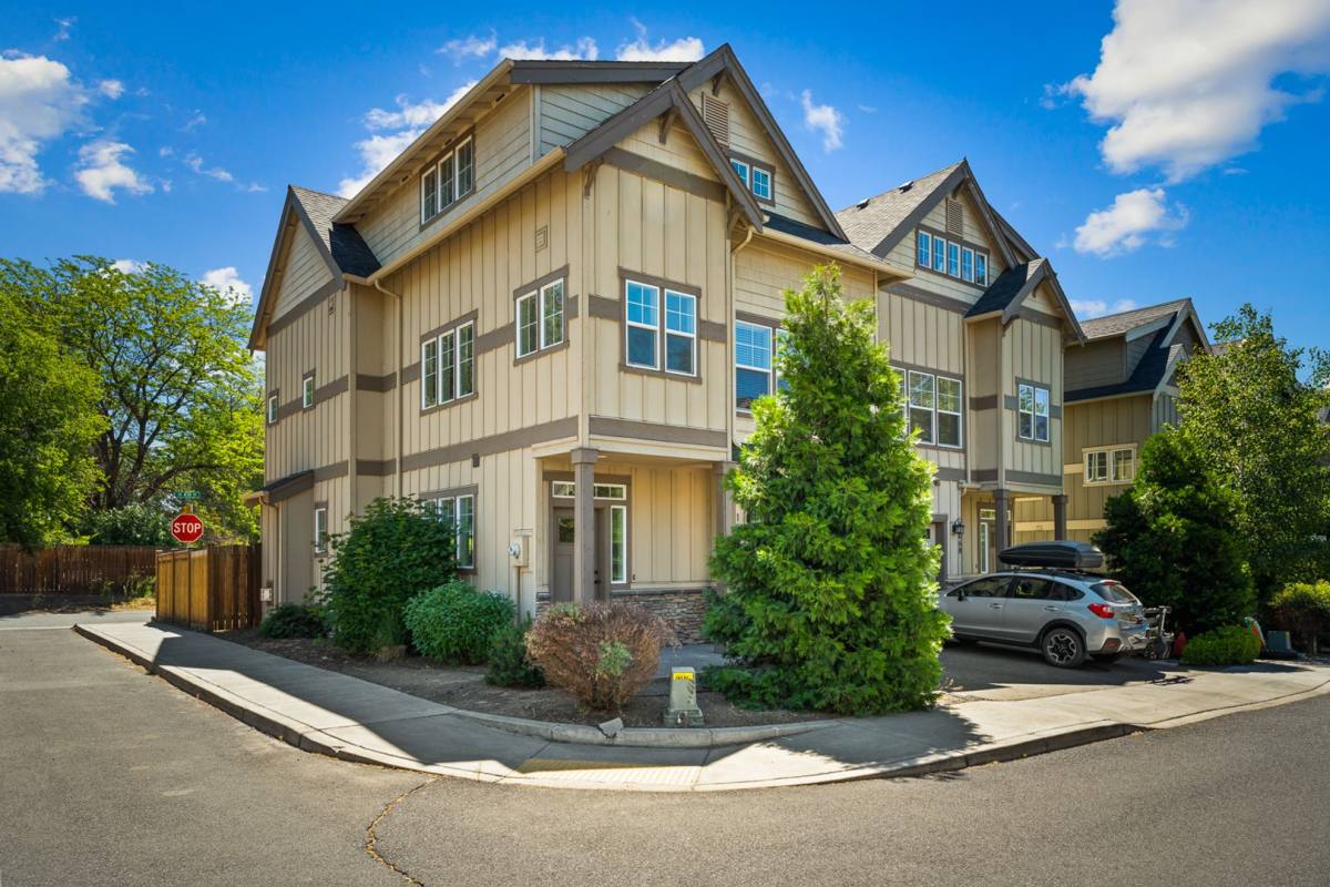 Townhouse for rent at 1064 SE Leonel Lane, Bend, OR 97702