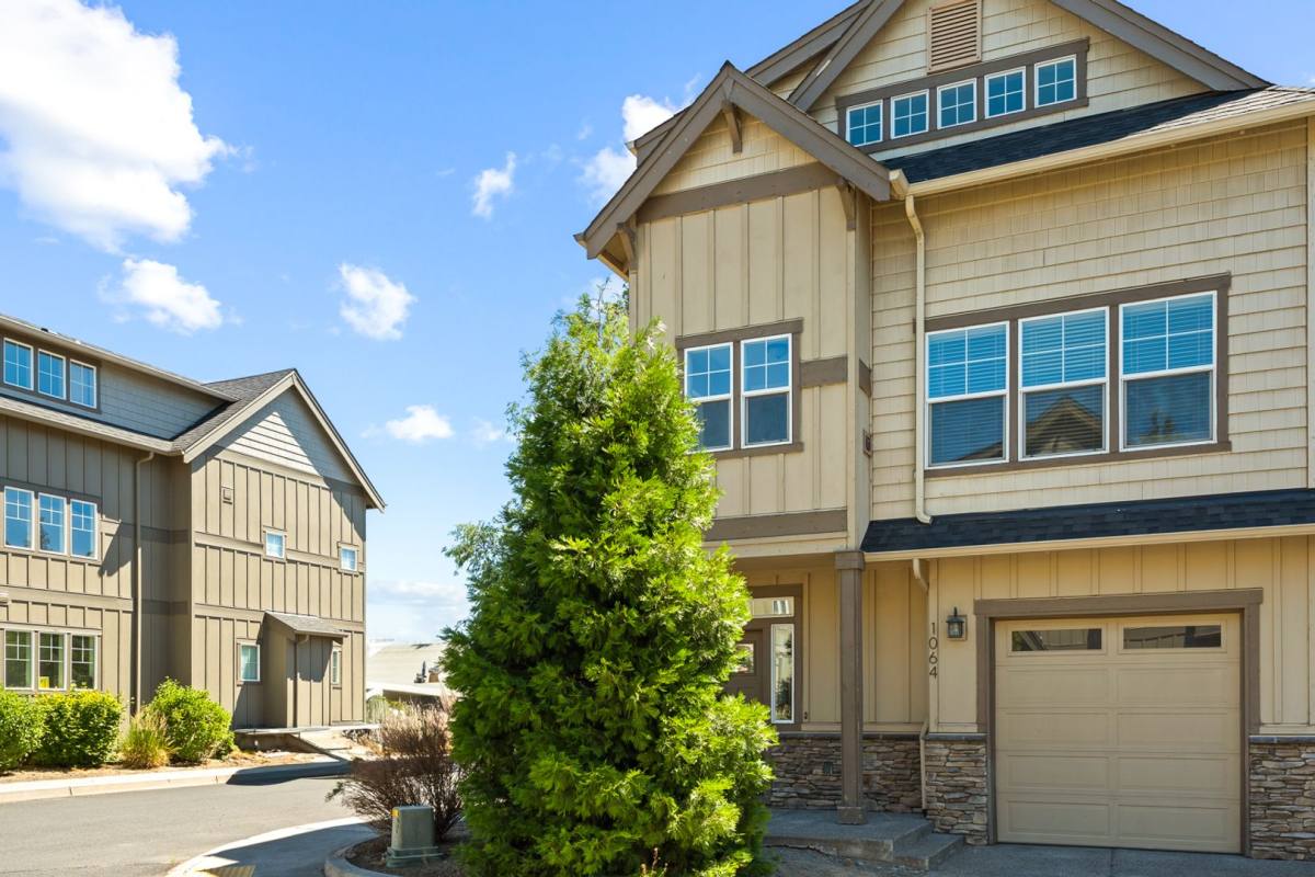 Townhouse for rent at 1064 SE Leonel Lane, Bend, OR 97702