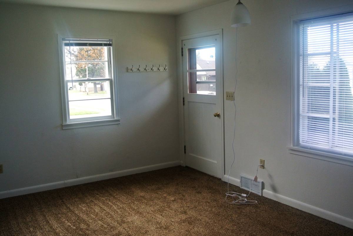 House for rent at 620 17th St NW, Minot, ND 58701