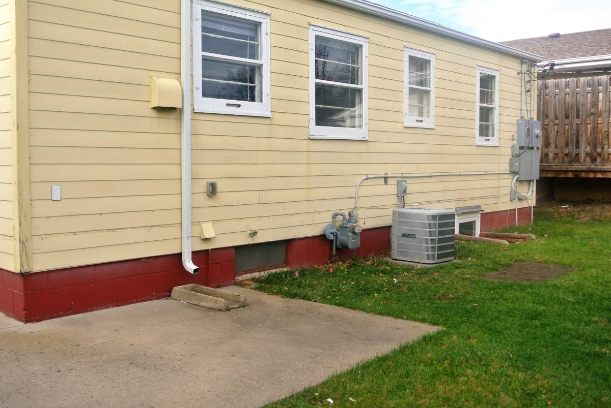 House for rent at 620 17th St NW, Minot, ND 58701