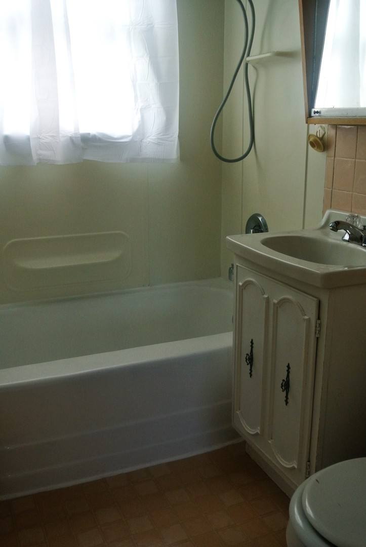 House for rent at 620 17th St NW, Minot, ND 58701