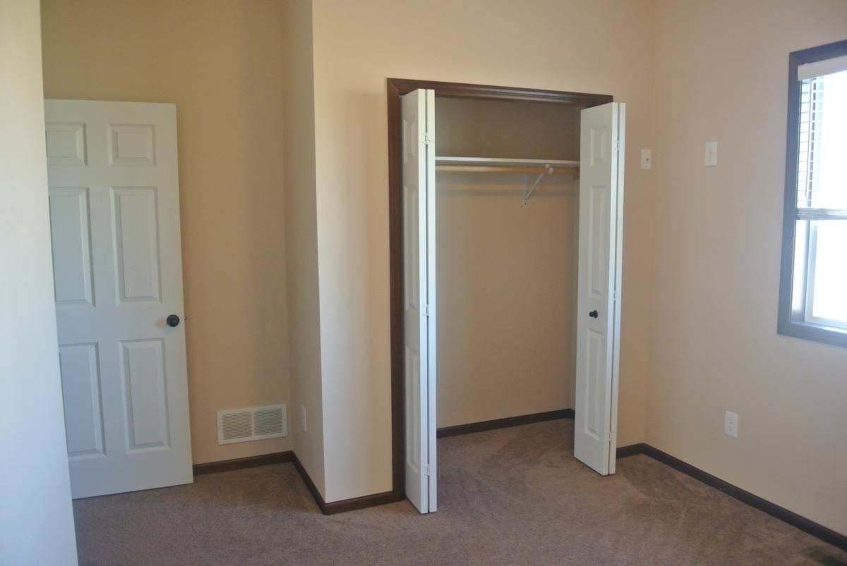 House for rent at 2633 17th St NW, Minot, ND 58703