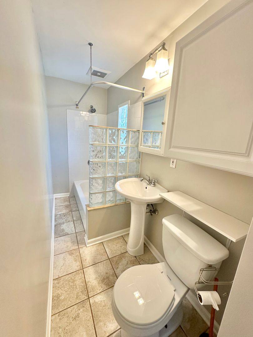 Apartment for rent at 1811 N Warren Ave, Milwaukee, WI 53202