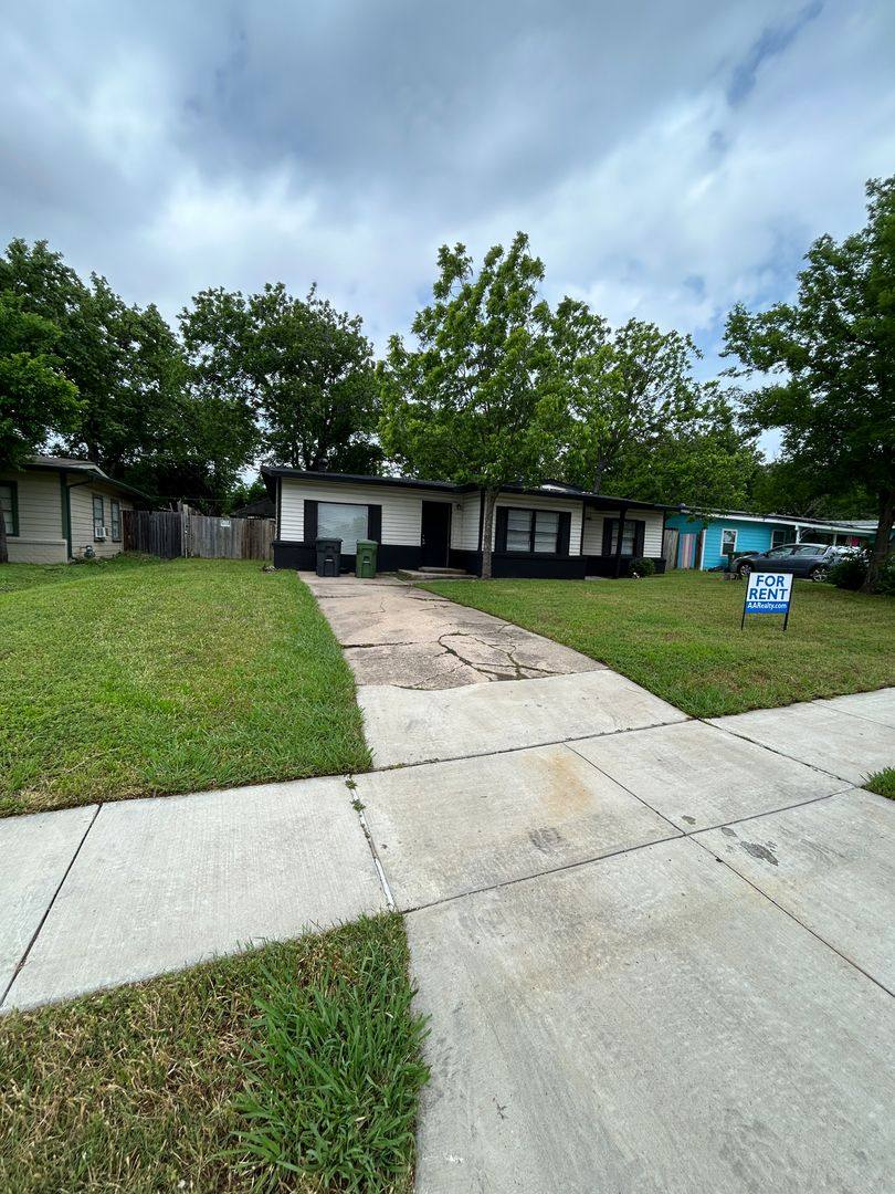 House for rent at 805 Biggs Terrace, Arlington, TX 76010
