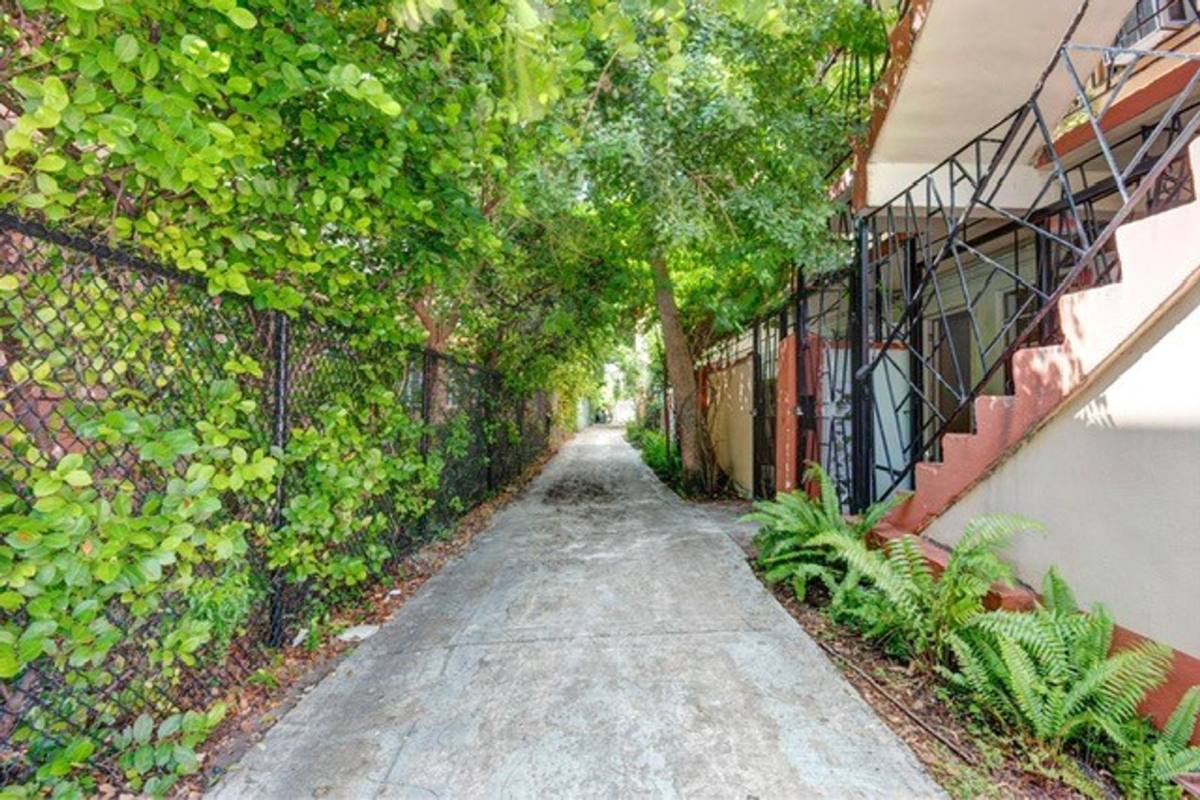 Apartment for rent at 542 NW 8th St, Miami, FL 33136