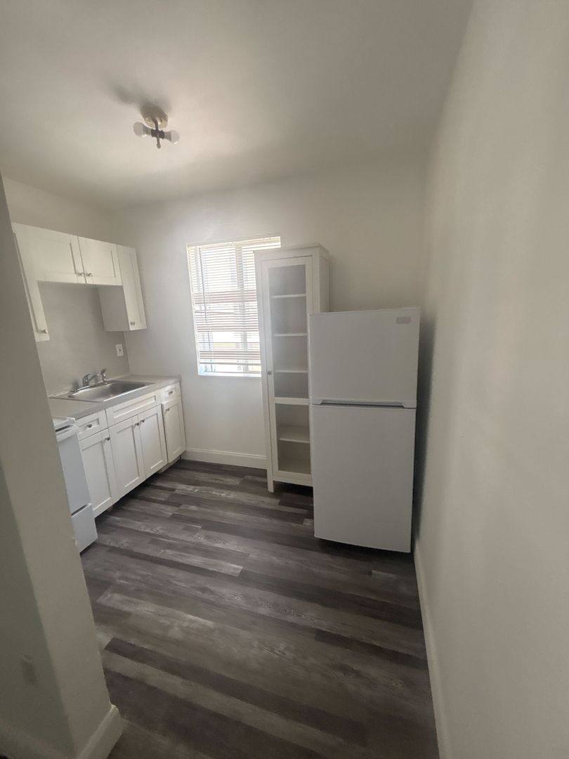 Apartment for rent at 542 NW 8th St, Miami, FL 33136