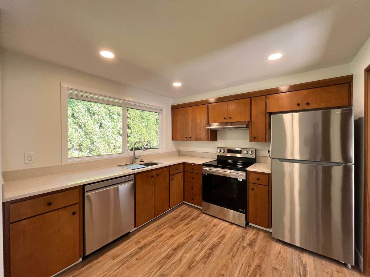 Townhouse for rent at 9007 SW Monterey Place, Portland, OR 97225