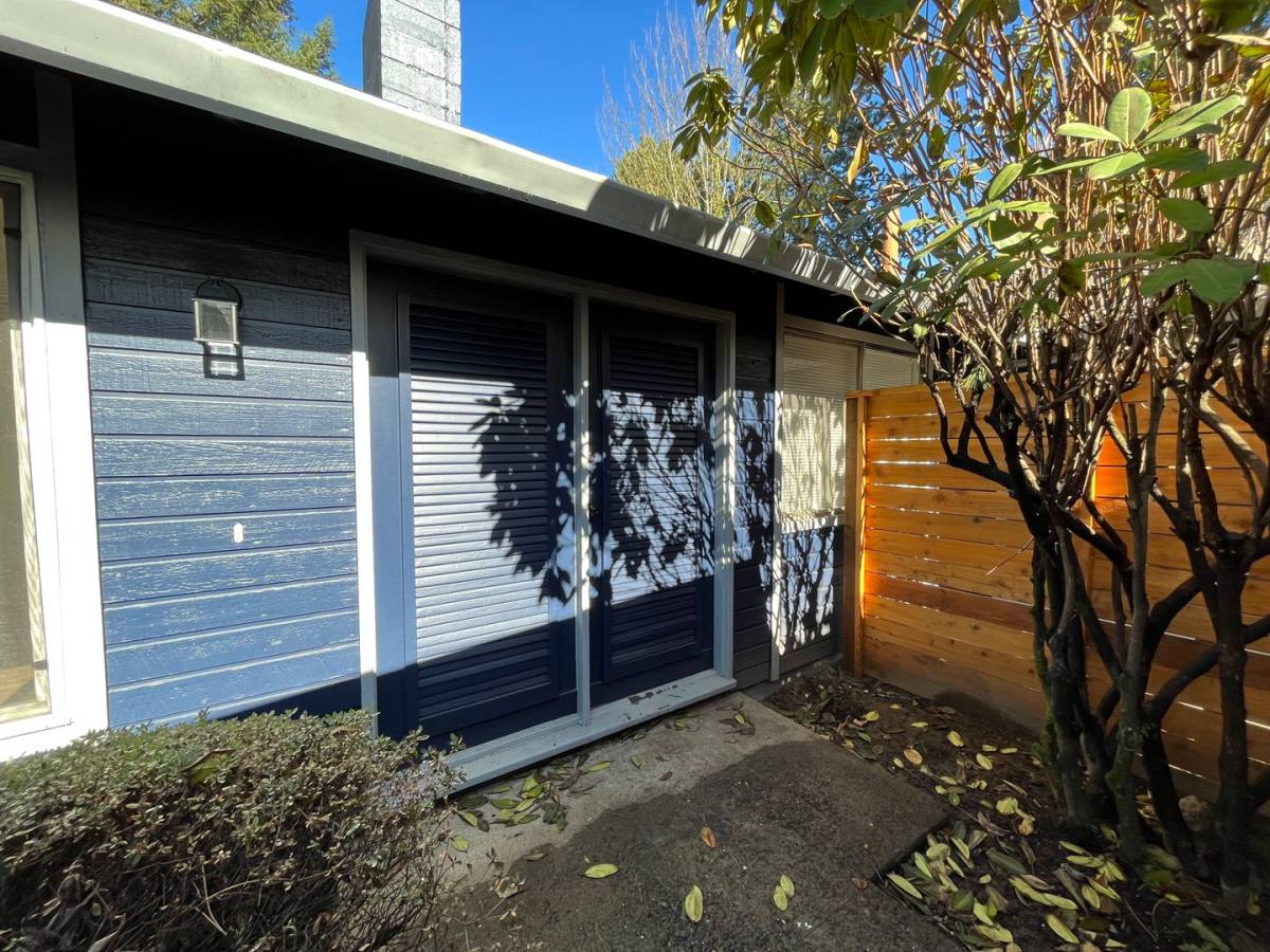 Townhouse for rent at 9007 SW Monterey Place, Portland, OR 97225
