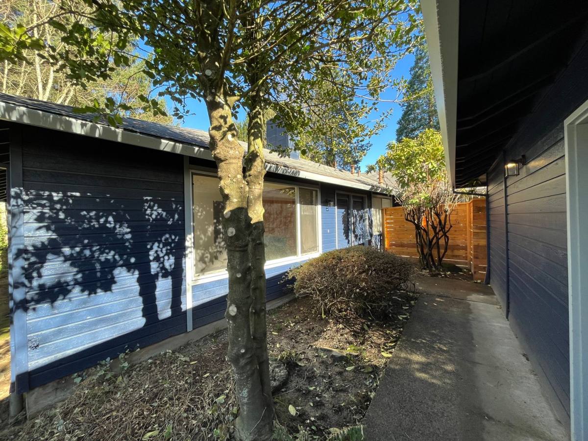 Townhouse for rent at 9007 SW Monterey Place, Portland, OR 97225
