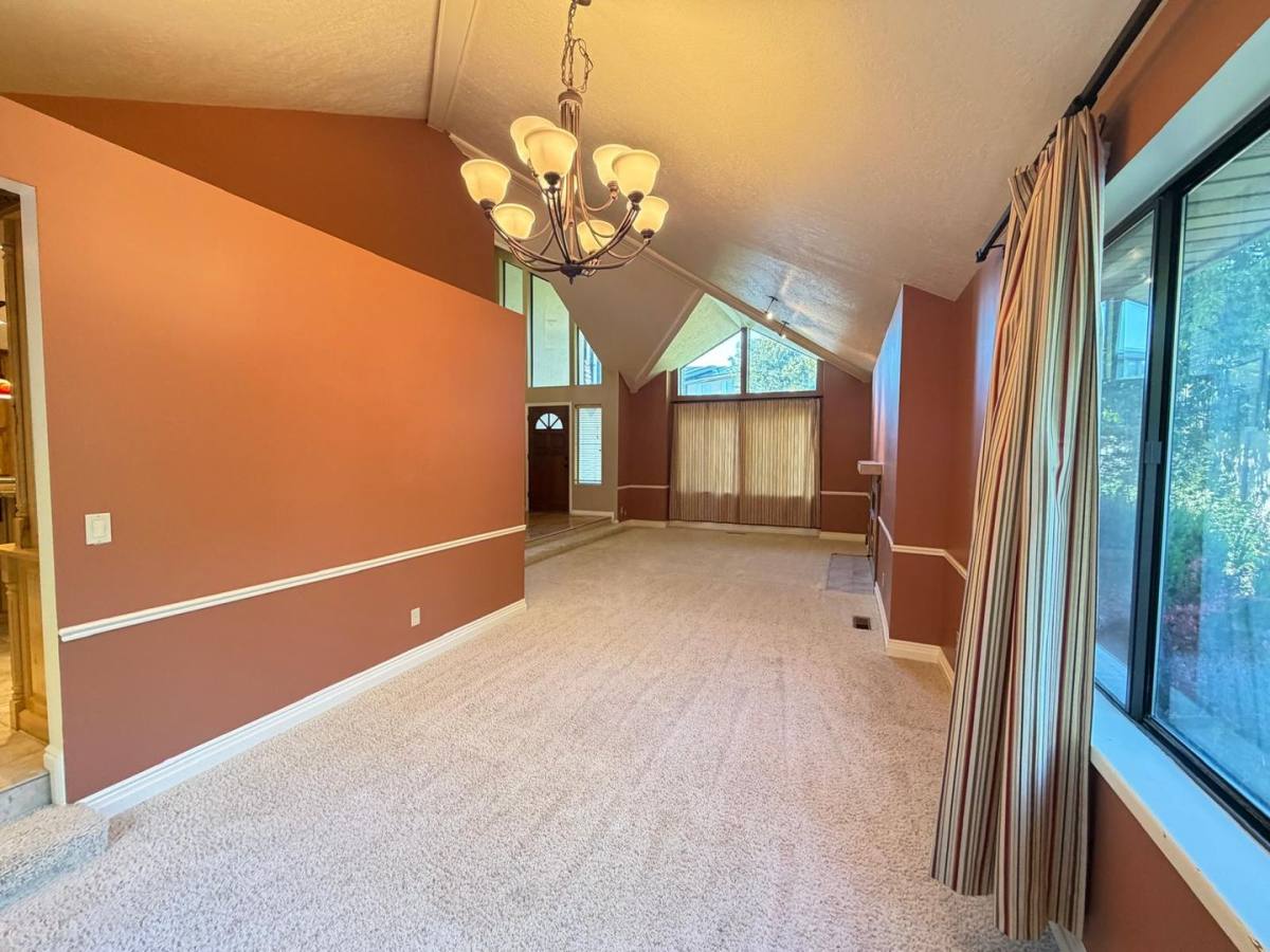 House for rent at 2298 E Oak Leaf Way, Sandy, UT 84092