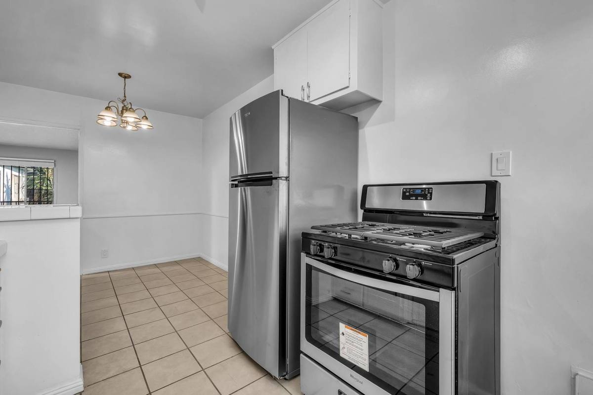 Apartment for rent at 4926 August St, Los Angeles, CA 90008