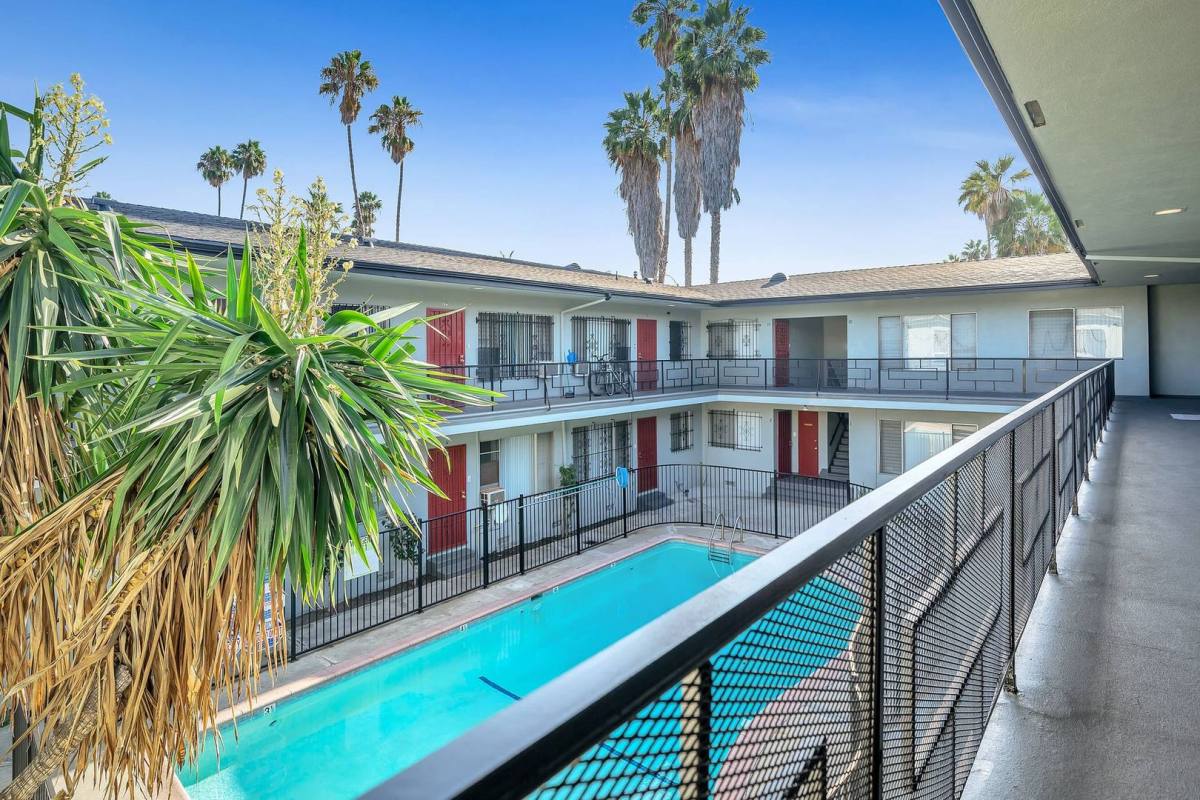 Apartment for rent at 4926 August St, Los Angeles, CA 90008