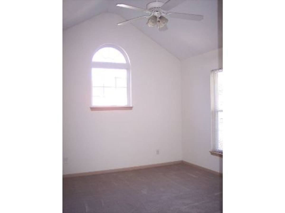 Apartment for rent at 115 Polk St, Warrensburg, MO 64093