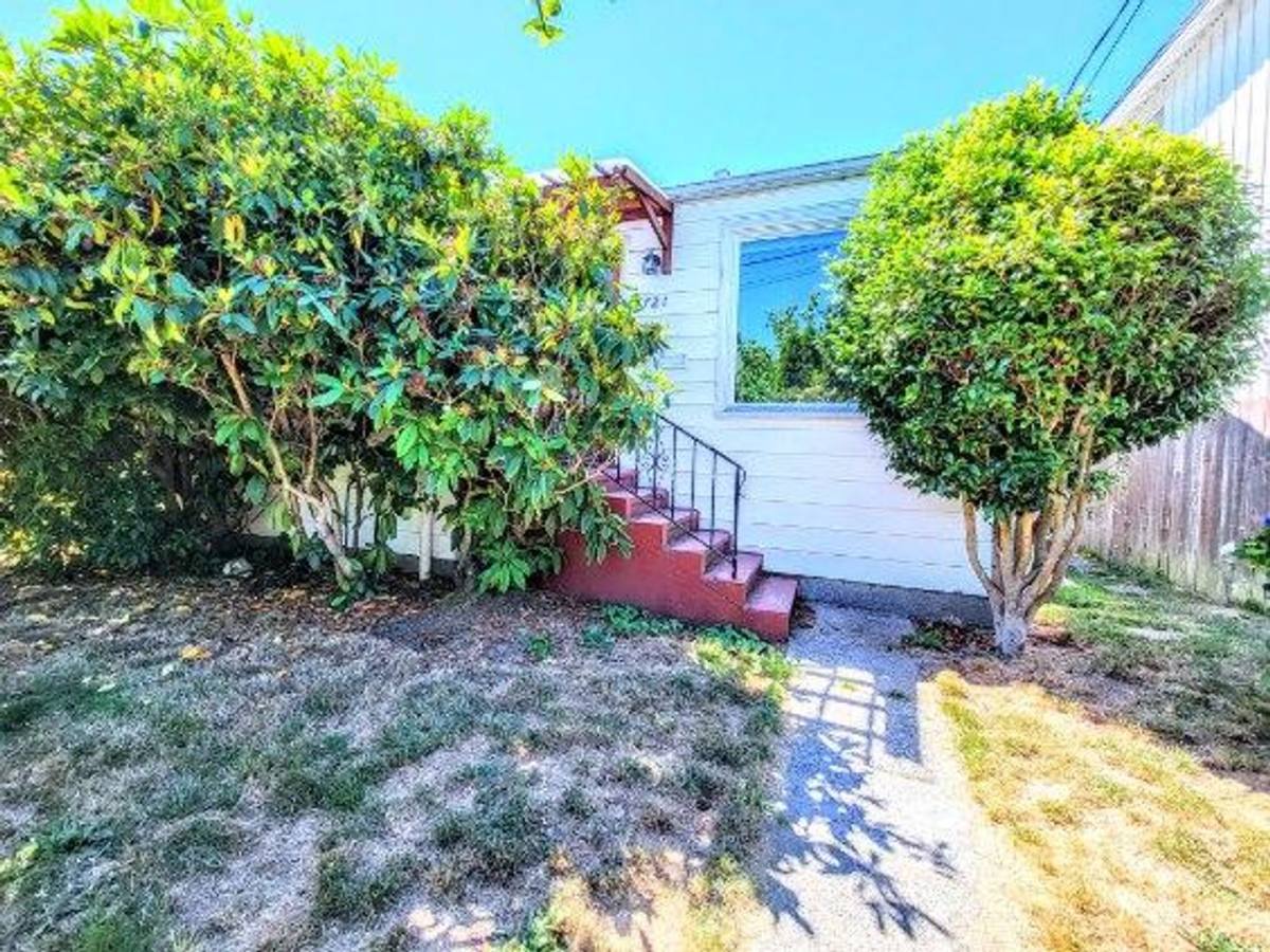 House for rent at 7721 Earl Ave NW, Seattle, WA 98117