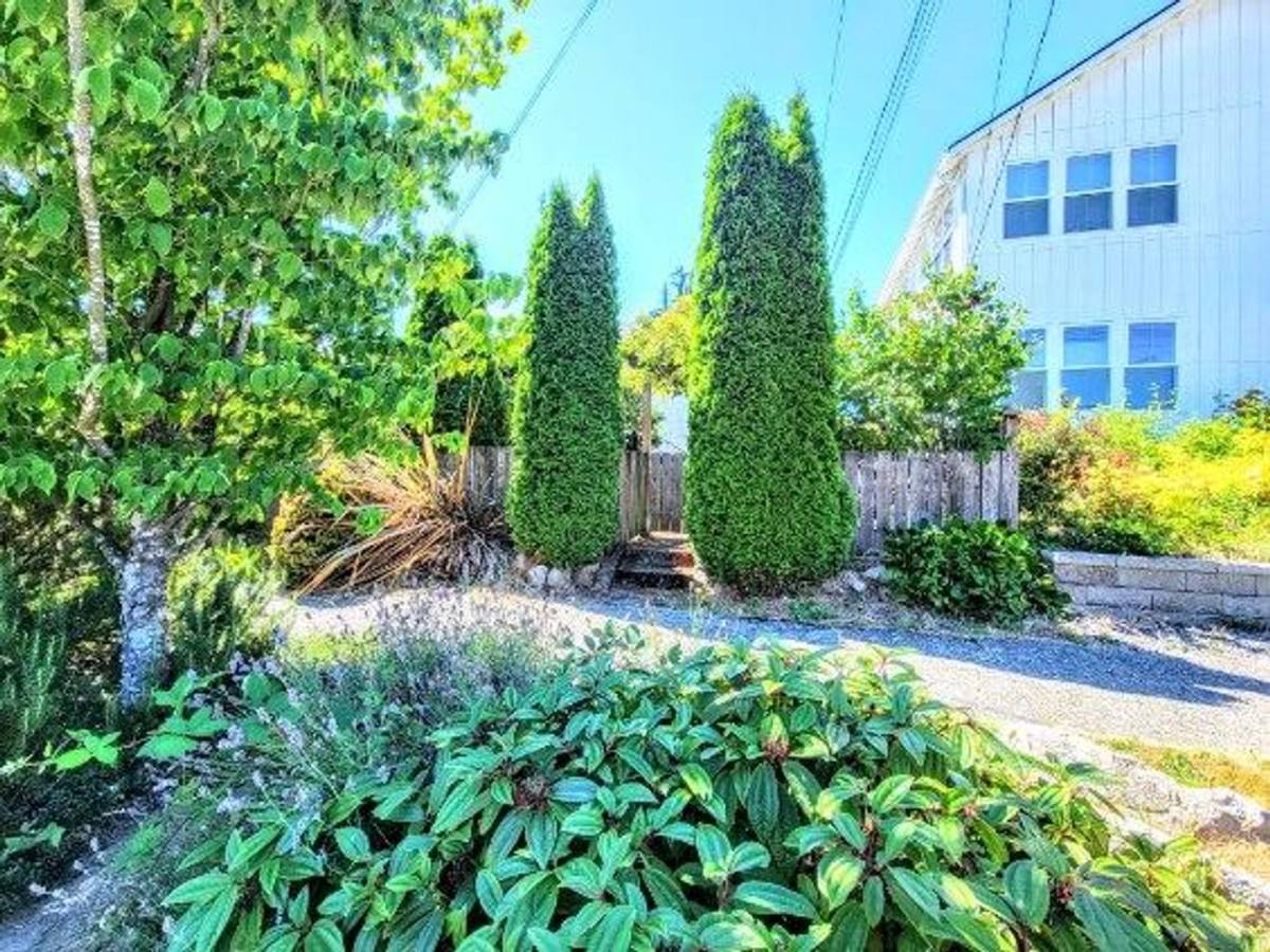 House for rent at 7721 Earl Ave NW, Seattle, WA 98117