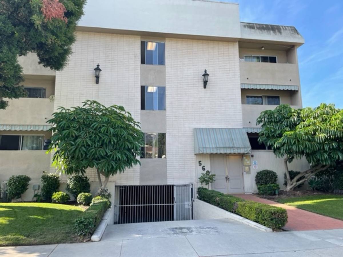 Apartment for rent at 560 Glenwood Rd, Glendale, CA 91206