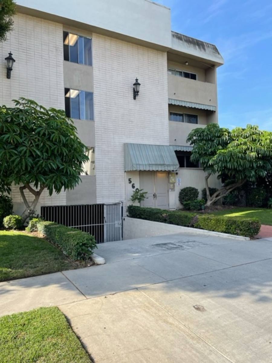 Apartment for rent at 560 Glenwood Rd, Glendale, CA 91206