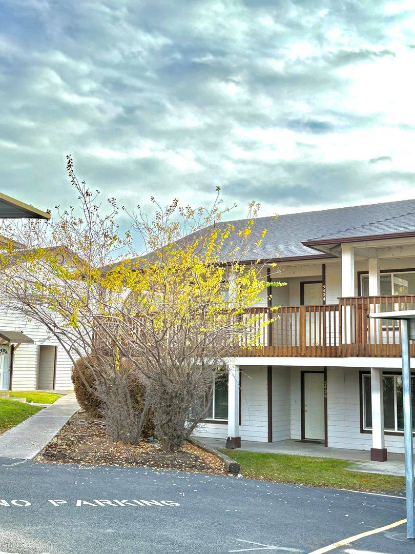Apartment for rent at 5416 N Hills Dr, Klamath Falls, OR 97603