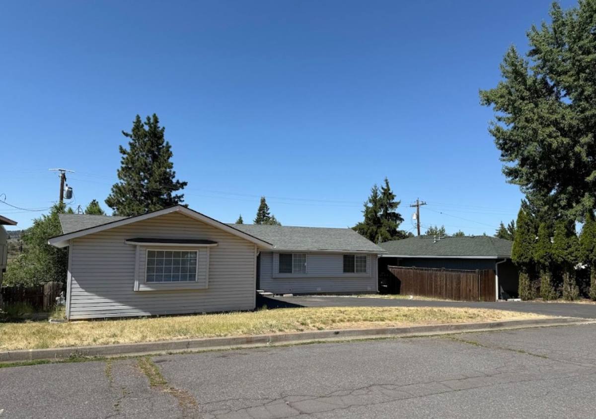 House for rent at 194 Peach St, Klamath Falls, OR 97601
